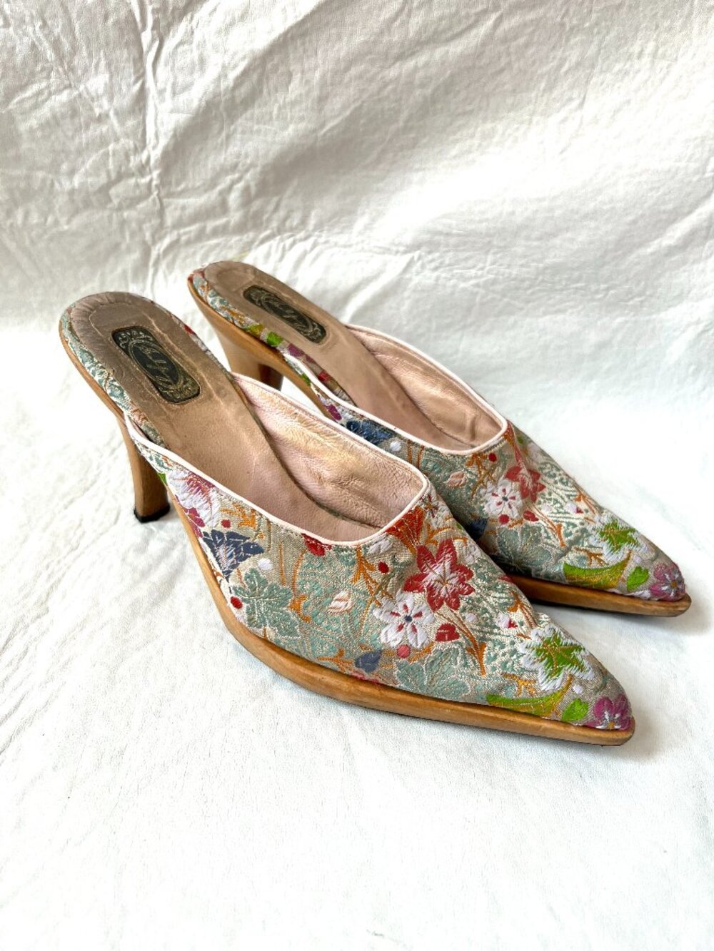 Vintage y2k Salpy mules high heel size 8 wood platform tapestry pointed toe shoe